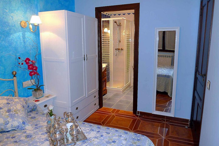 Room 5 of 75