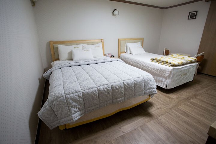 Room 17 of 38