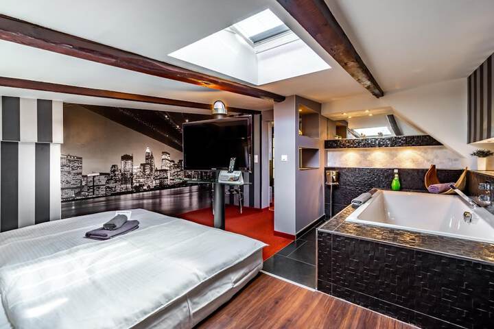 Room 17 of 51