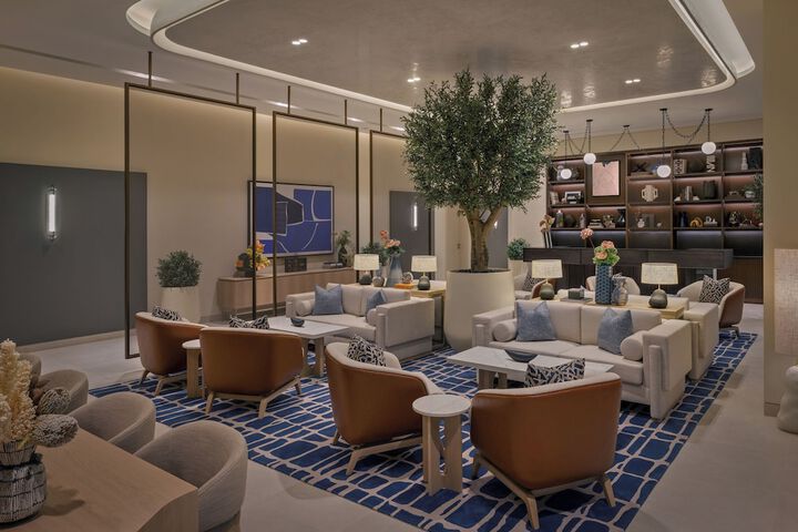 Lounge 37 of 40