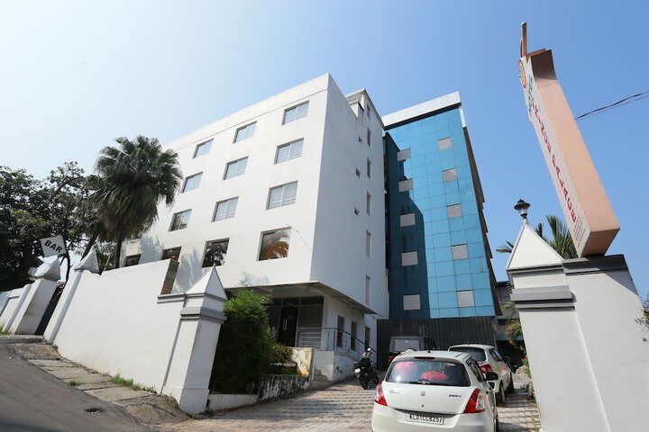 OYO Flagship 16910 Hotel Prince Palace in Thiruvananthapuram