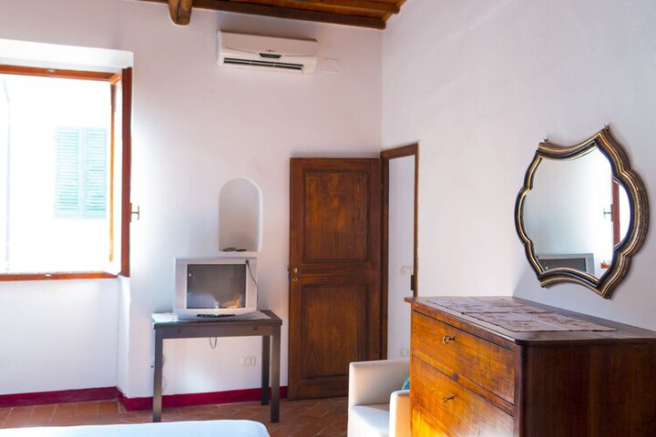 Room 3 of 35