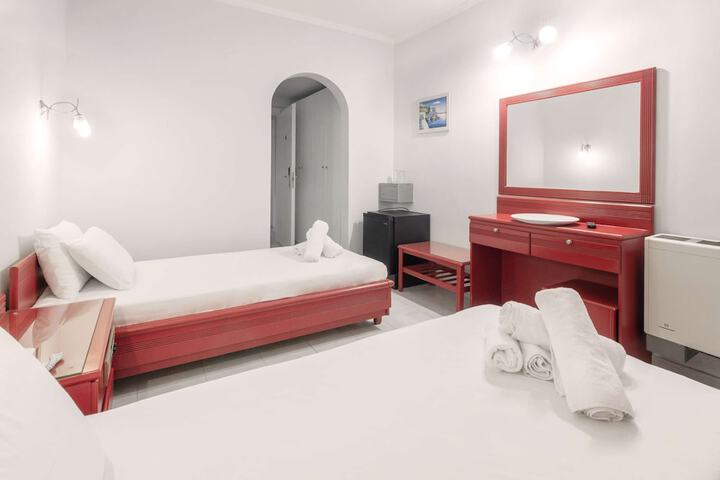 Room 33 of 80