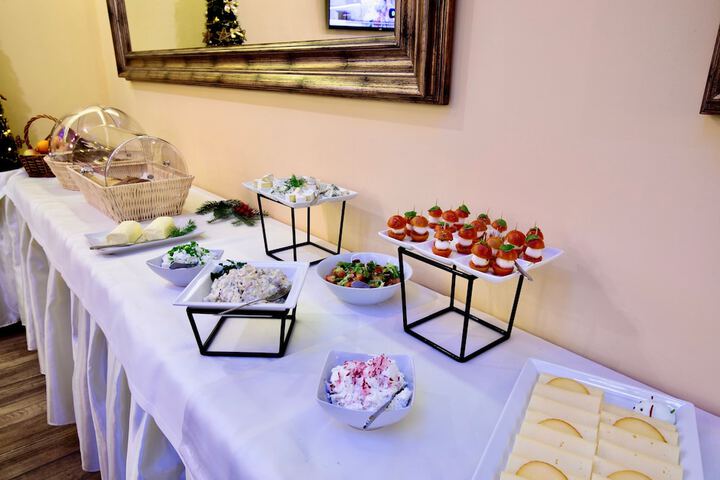 Dining 89 of 99