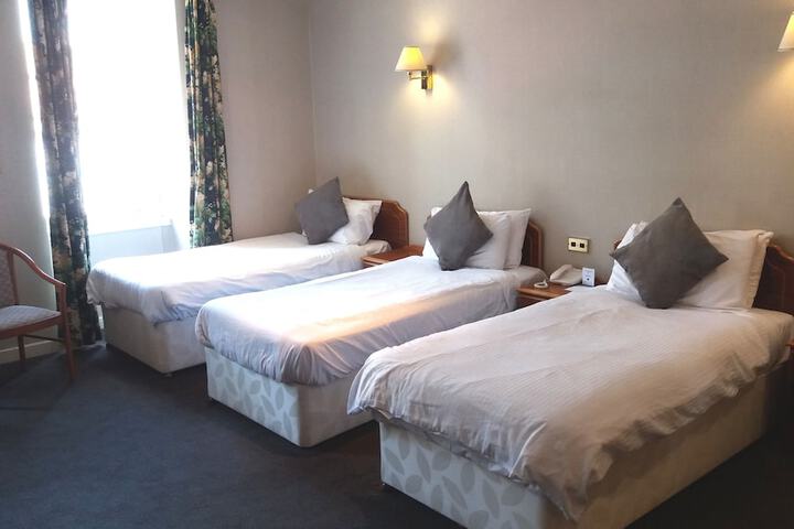 Room 29 of 144