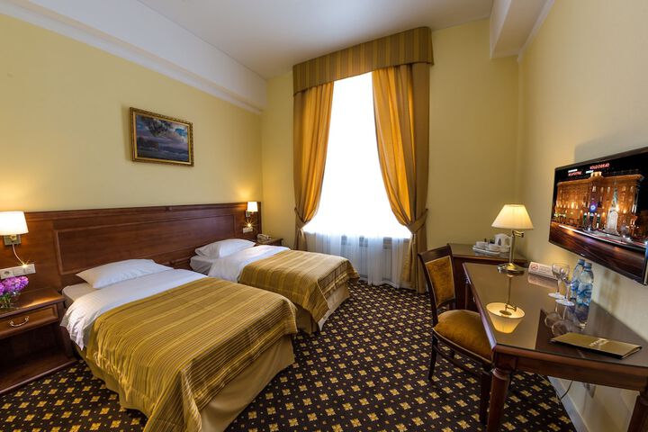 Room 8 of 92