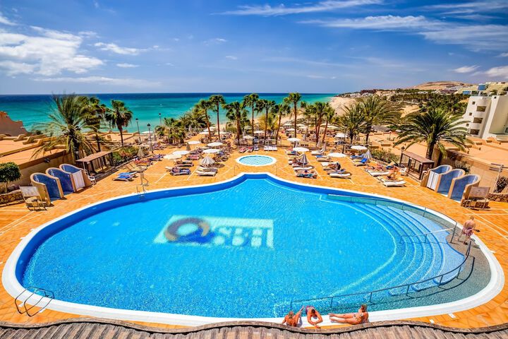 Hotel with Pool