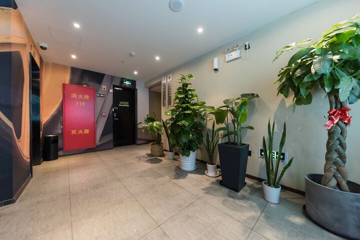 Ballroom/Hall 78 of 86