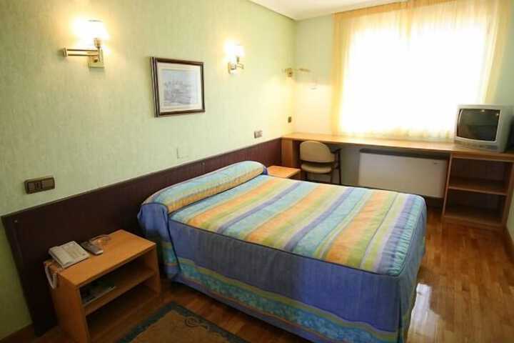 Room 8 of 34