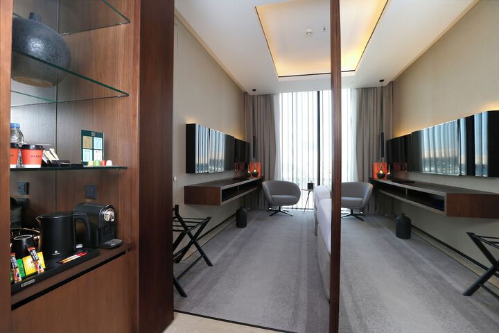 Room 6 of 49