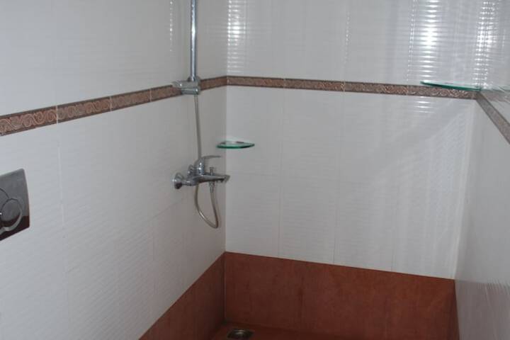 Room 32 of 63