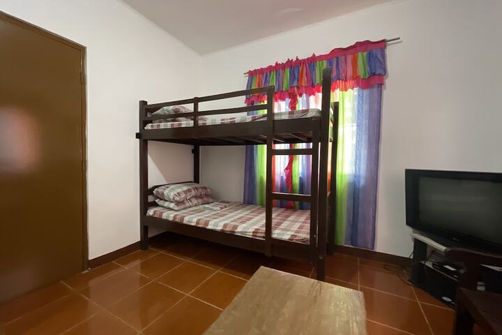 Room 42 of 200