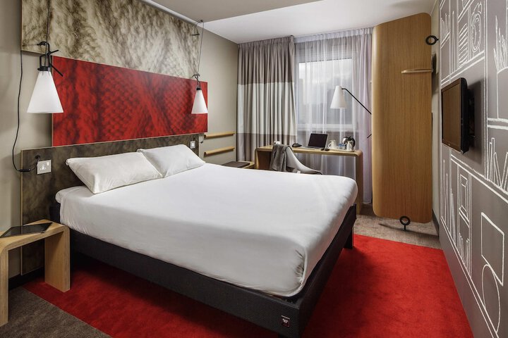 Room 6 of 34
