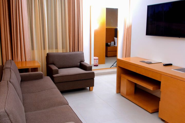 Room 32 of 61