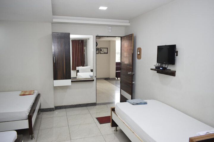 Room 27 of 49