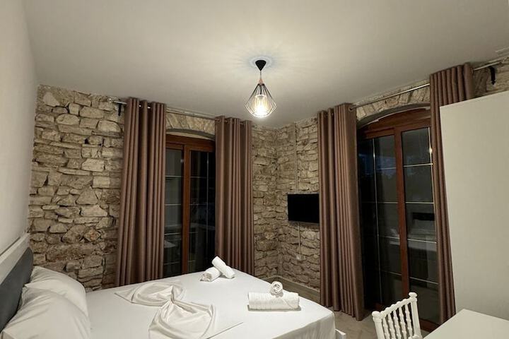 Room 11 of 50