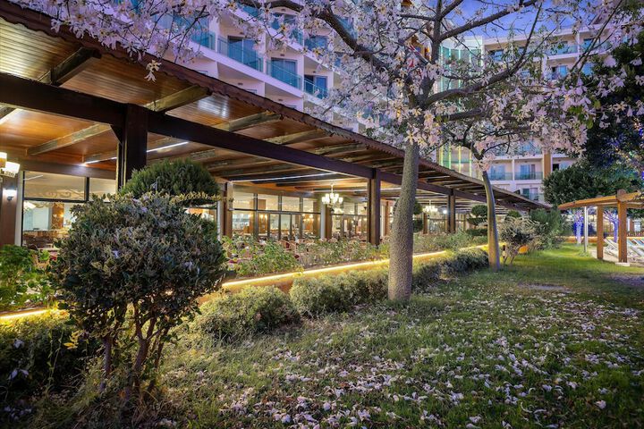 Hotel Exterior 156 of 176