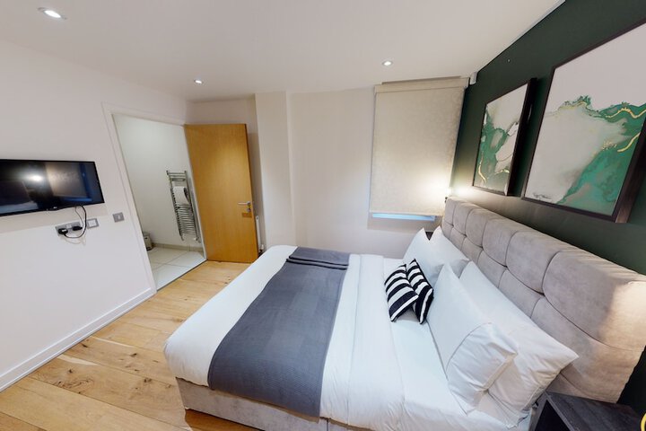 Room 40 of 296