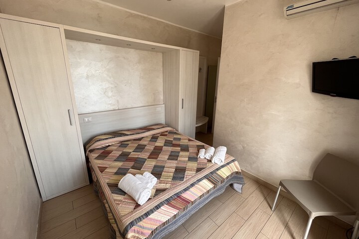 Room 8 of 23