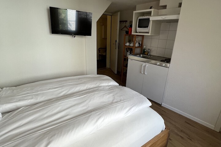 Room 12 of 40