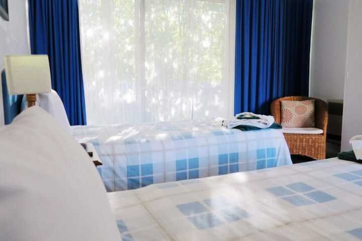 Room 7 of 9