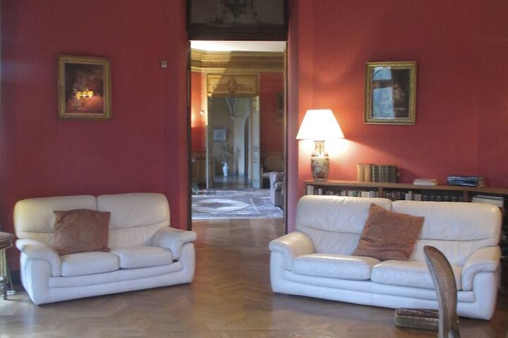 Guest Lobby