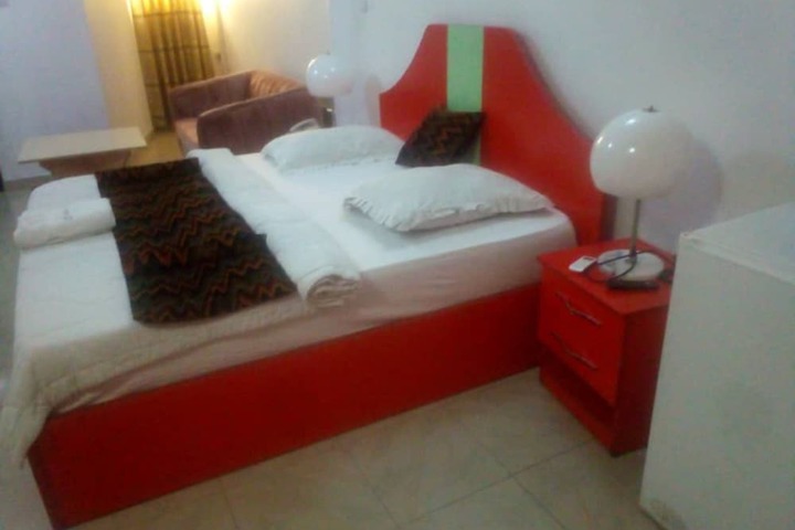 Room 10 of 29