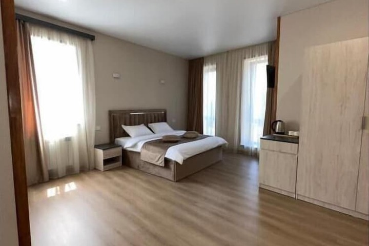 Room 10 of 43