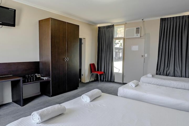 Room 27 of 68