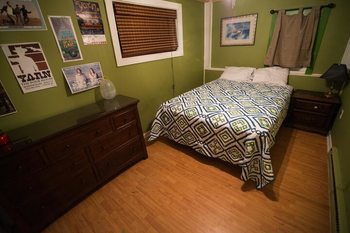 Room 3 of 27