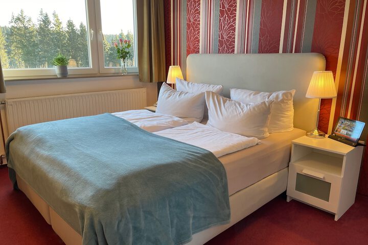 Room 8 of 33