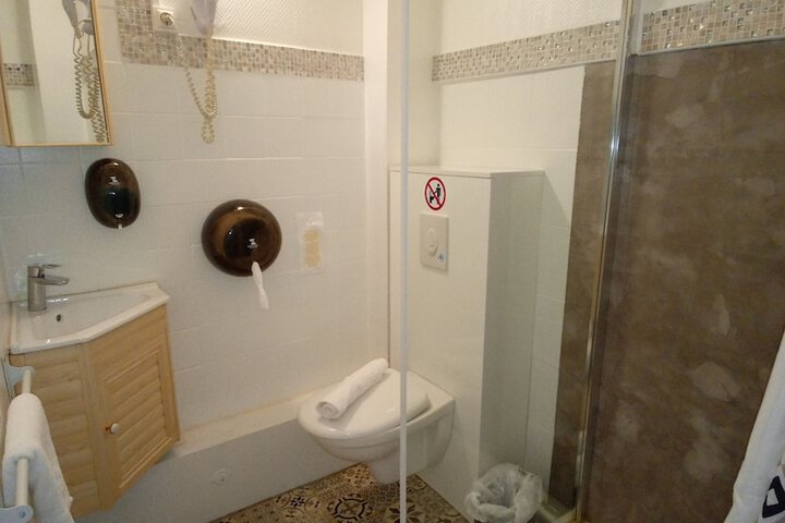 Room 42 of 62