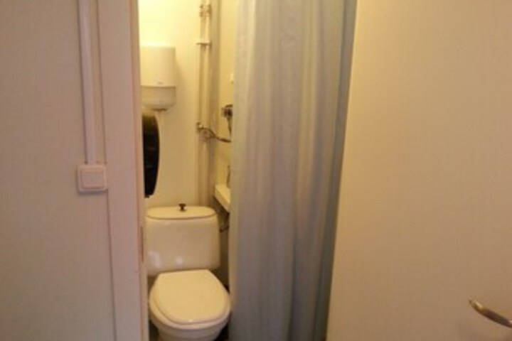 Room 2 of 16