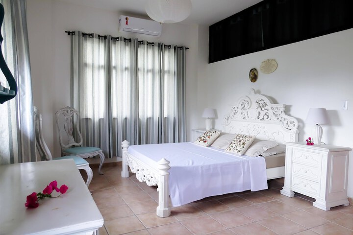 Room 83 of 143