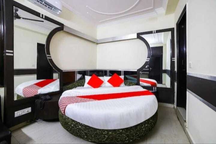 Room 12 of 17