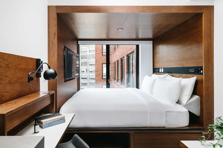 Room 60 of 143
