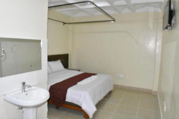 Room 6 of 14