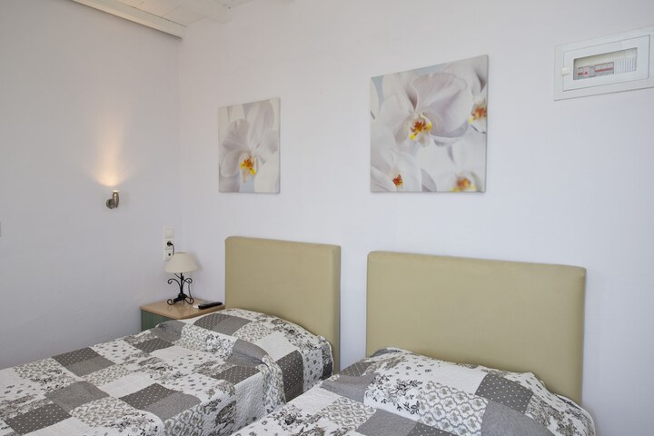 Room 13 of 36