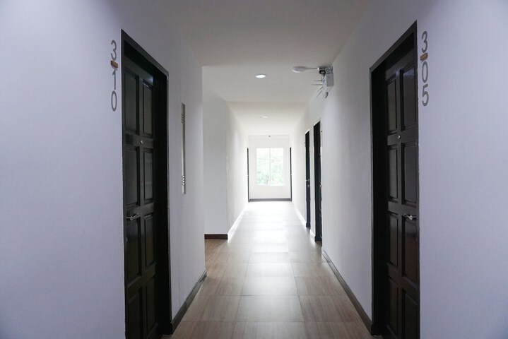 Ballroom/Hall 44 of 48