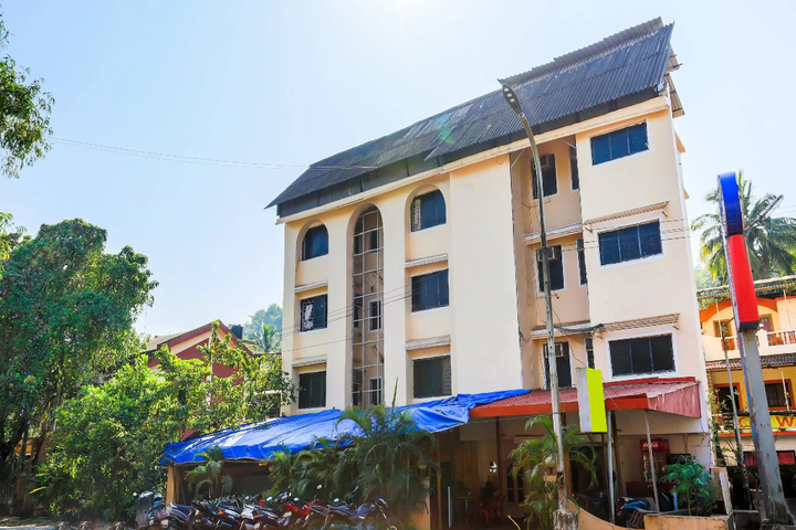 OYO 23068 Hotel Kamal Palace