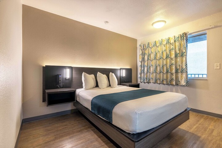 Room 15 of 25