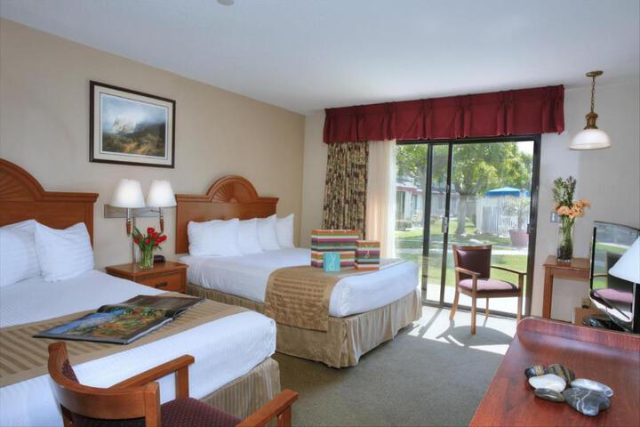 2 Queen Beds (2 of 6)