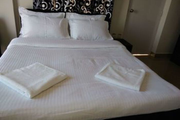 Room 4 of 25
