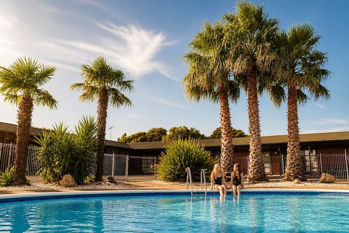 Hotel Pool