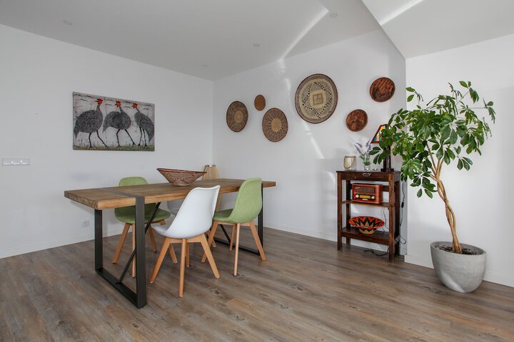 Room 6 of 27