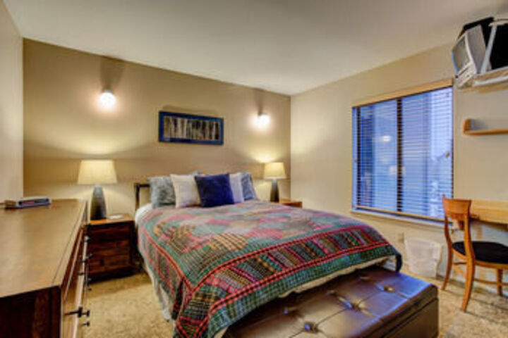 Room 6 of 25