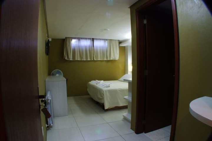 Room 7 of 13