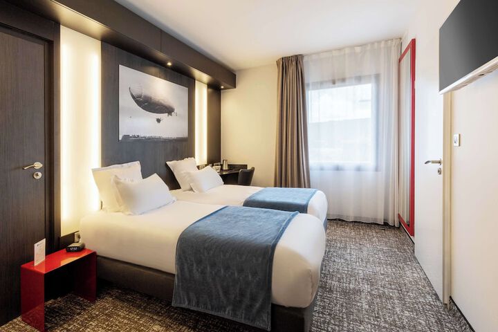 Room 27 of 77