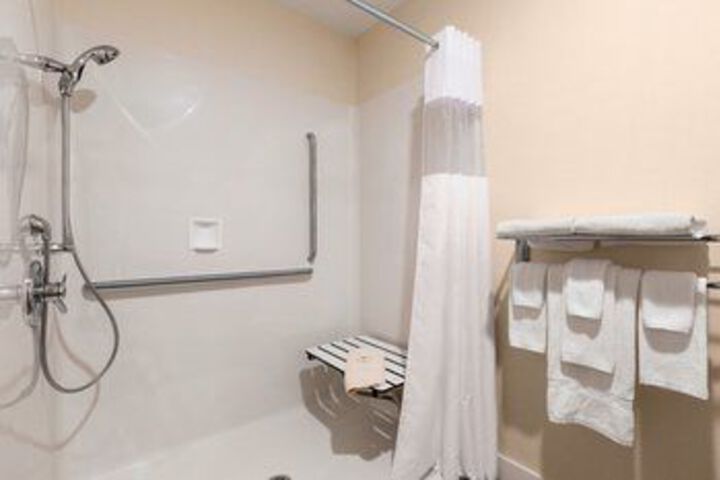 Room 2 of 33