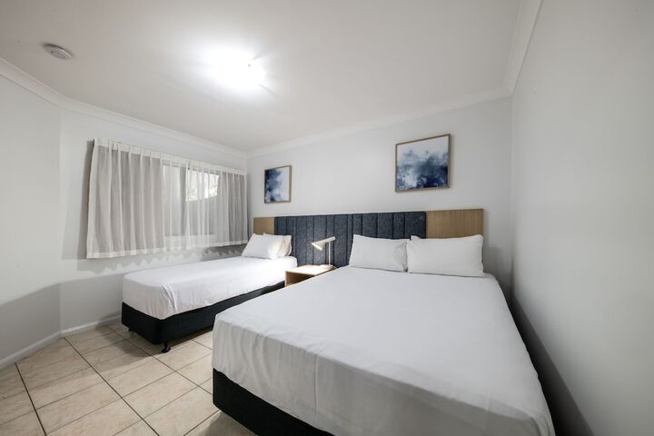 Room 4 of 75